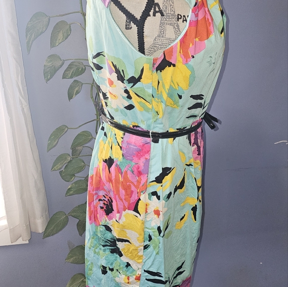 Floral knee length dress - Picture 4 of 8